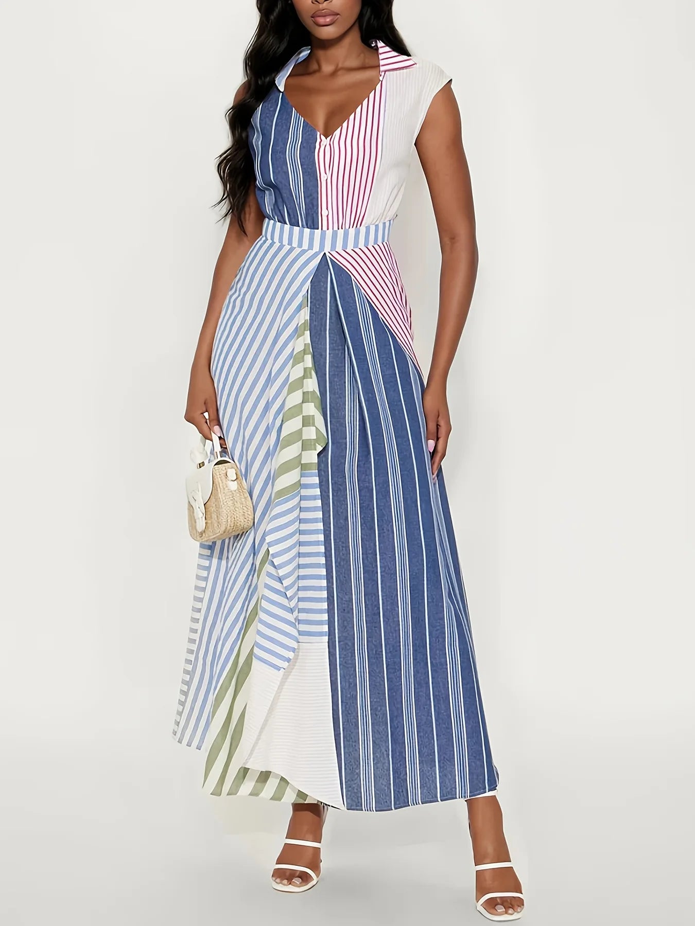 Blaues gestreiftes Patchwork-Maxikleid mit V-Ausschnitt – Blumenmuster