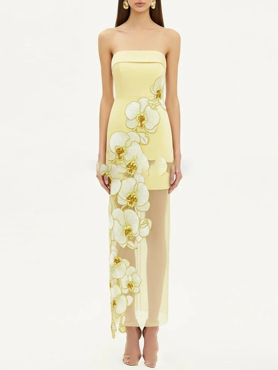 Schulterfreies Maxikleid mit Blumenstickerei und Mesh-Saum – Rosa