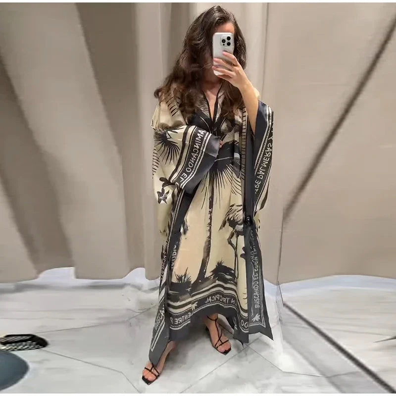 Bedrucktes Satin-Kaftan-Maxikleid – Flamingo