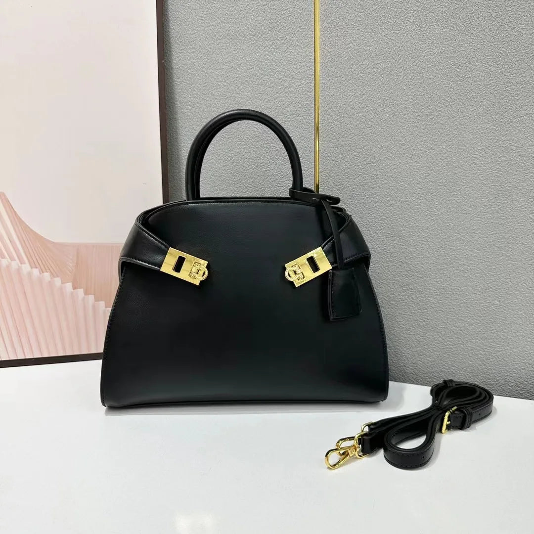 Strukturierte Henkeltasche
