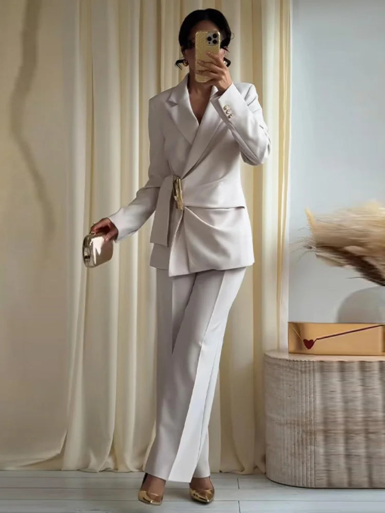 Blazer-Hosen-Set mit geraffter Taille und goldfarbener Schnalle